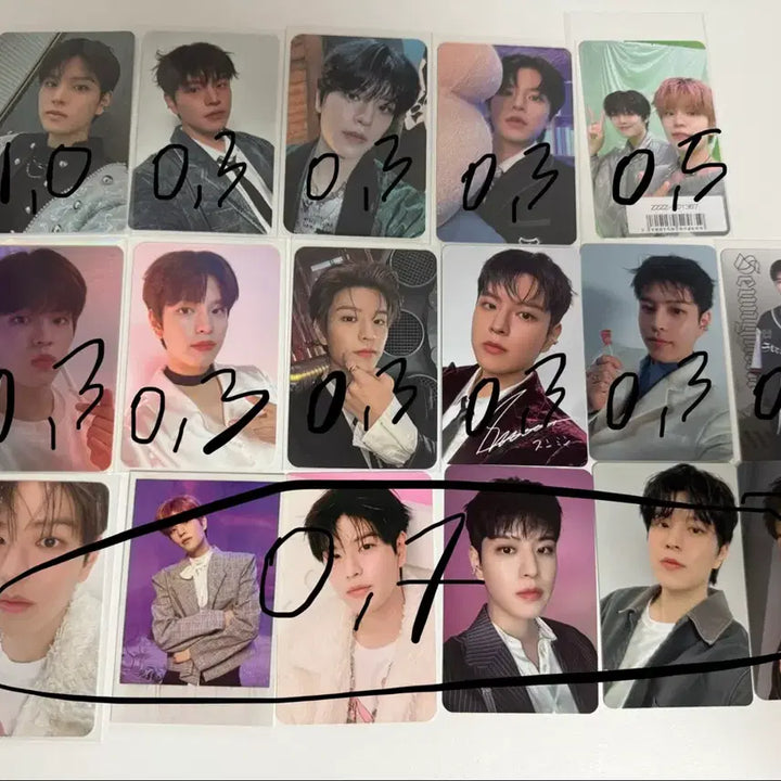 [BUNJANG] Stray Kids Magnet Keychain Cloak Outfit Ribbit Tamagotchi Charm / 스키즈 스트레이키즈 스키주 마그넷키링 망토 아웃핏 안아주 리빗 다마고치