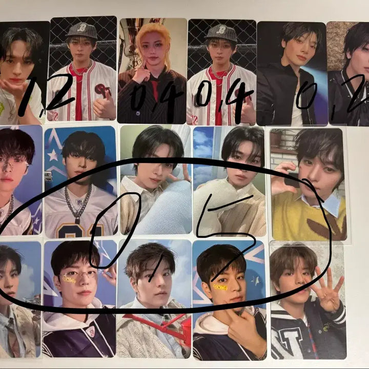 [BUNJANG] Stray Kids Magnet Keychain Cloak Outfit Ribbit Tamagotchi Charm / 스키즈 스트레이키즈 스키주 마그넷키링 망토 아웃핏 안아주 리빗 다마고치