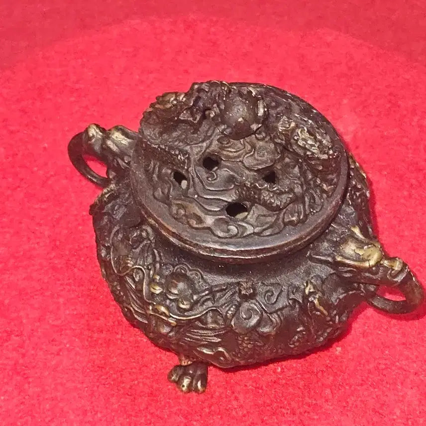 [BUNJANG] Antique Brass Tripod Incense Burner with Dragon Motif (Da Ming Xuan De Mark) / [골동품/엔틱] 용 문양 황동 삼족 향로 (대명선덕년제 관인)
