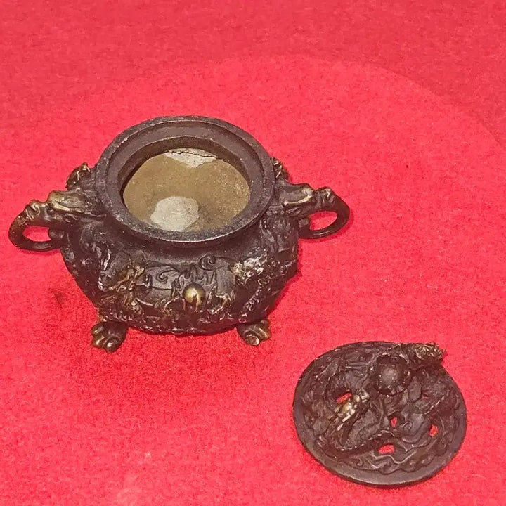 [BUNJANG] Antique Brass Tripod Incense Burner with Dragon Motif (Da Ming Xuan De Mark) / [골동품/엔틱] 용 문양 황동 삼족 향로 (대명선덕년제 관인)