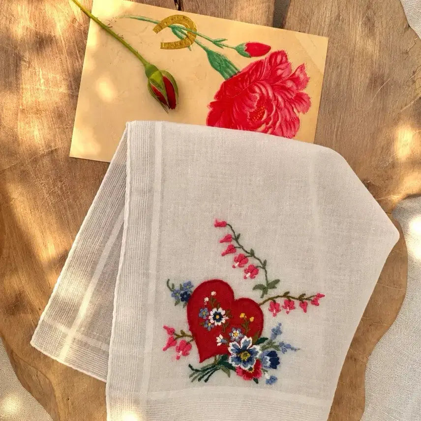 [BUNJANG] Linen Handkerchief with Heart and Pink Flower Embroidery / 하트아플리케와 핑크꽃 손자수 행키 린넨손수건