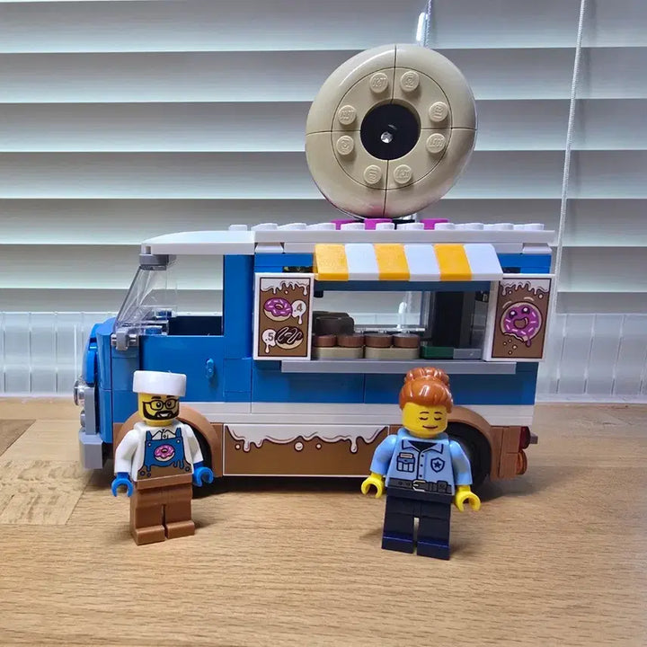 [BUNJANG] LEGO City Donut Truck 60452 Building Set / 레고 시티 도넛트럭 60452
