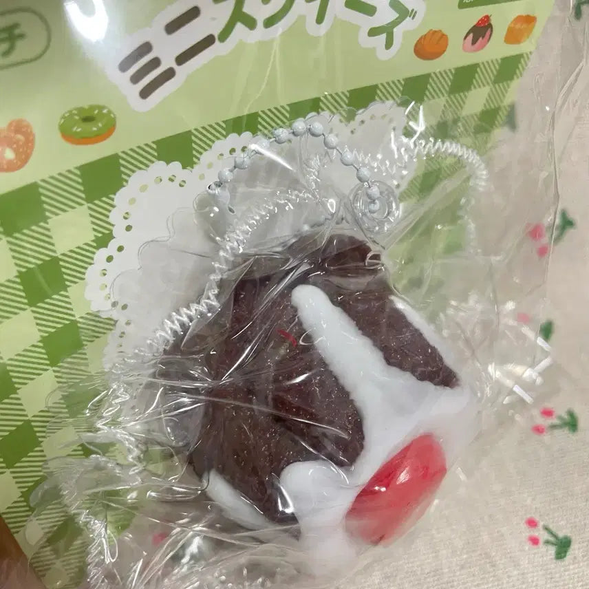 [BUNJANG] Mochimochi Mini Squeeze Cherry Choco Cake / 모찌모찌 미니 스퀴즈 체리 초코케이크