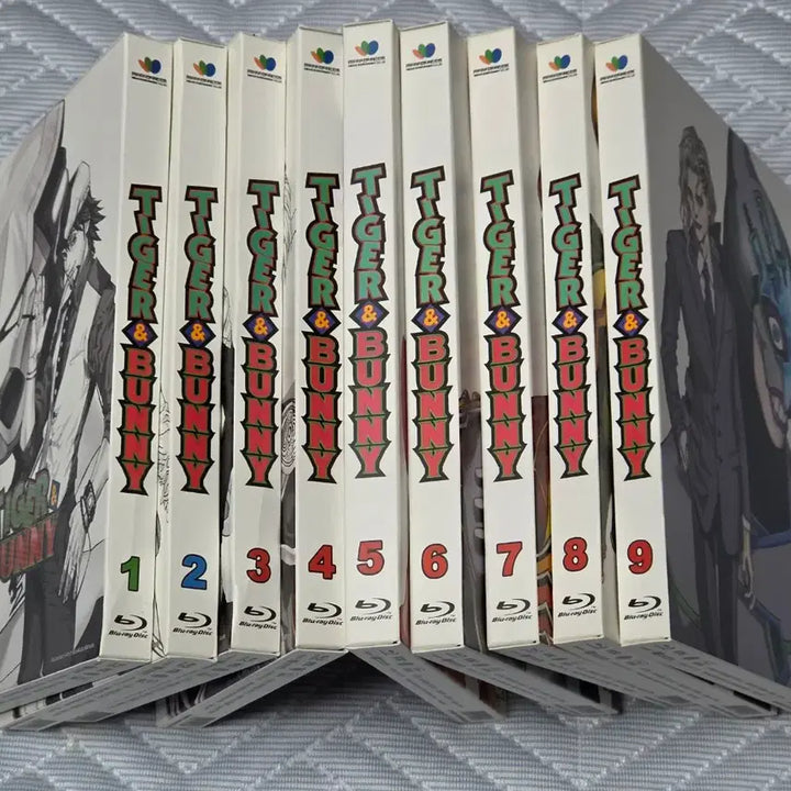 [BUNJANG] Tiger &amp; Bunny LE Blu-ray 9-Volume Set Illustrated by Masakazu Katsura / 9종세트 타이거 앤 버니 LE  블루레이 전영소녀 카츠라마사카즈