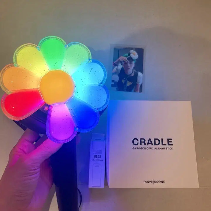 [BUNJANG] G-Dragon Official Lightstick Bundle Set / 지드래곤 공식 응원봉 + 크래들 + 충전베터리 + 포카
