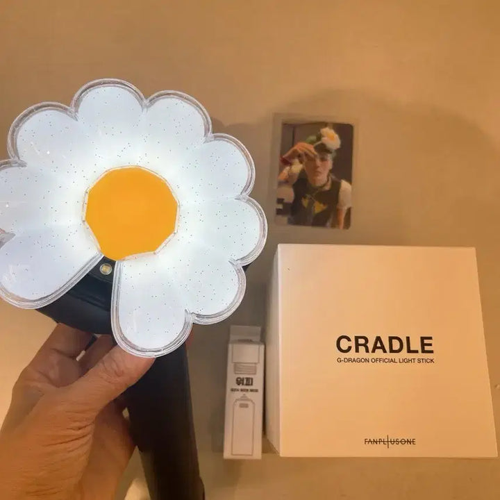 [BUNJANG] G-Dragon Official Lightstick Bundle Set / 지드래곤 공식 응원봉 + 크래들 + 충전베터리 + 포카