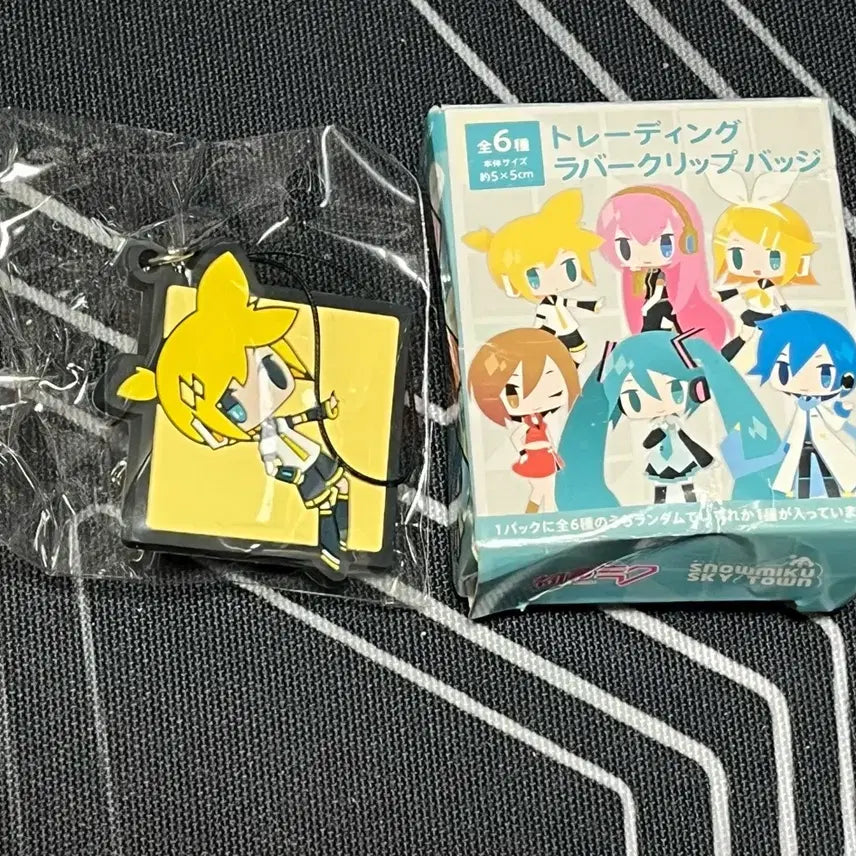 [BUNJANG] Kagamine Rin Sky Town Rubber Clip Badge / 고전 카가미네 렌 스카이타운 러버 클립 배지