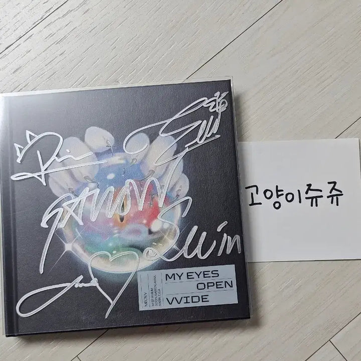 [BUNJANG] MEOVV Debut Album Signed CD / 미야오 MEOVV 데뷔 앨범 친필 싸인 시디 팝니다 SELL