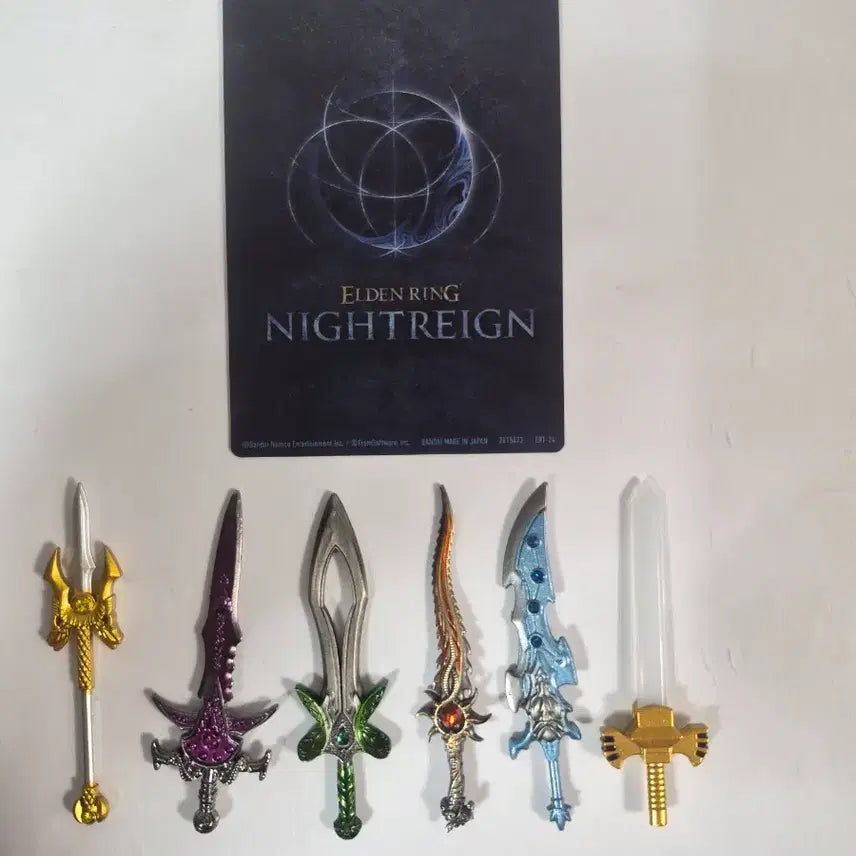 [BUNJANG] Miniature Weapons Set (6 Types) &amp; Elden Ring Card / 급처) 미니어쳐 무기 6종 ( 가검 ) + 엘든링 카드 팝니다