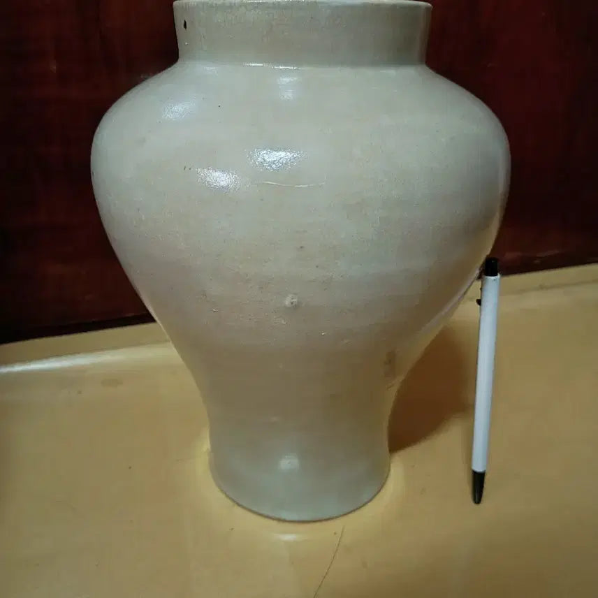 [BUNJANG] White Porcelain Vase with Floral Pattern / 백자매병도자기