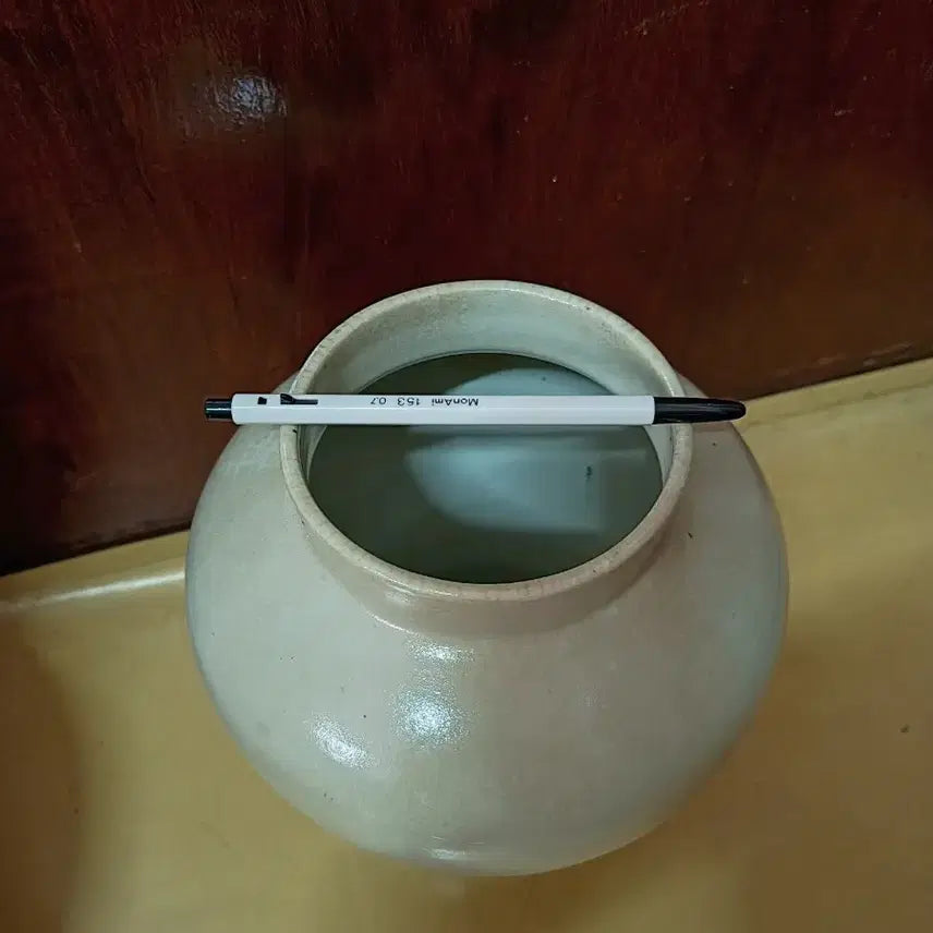 [BUNJANG] White Porcelain Vase with Floral Pattern / 백자매병도자기
