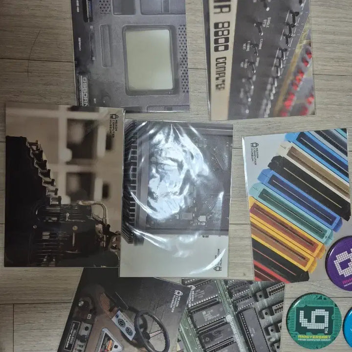[BUNJANG] Computer Museum Postcard and Badge Set / 컴퓨터 박물관 엽서, 배지 세트