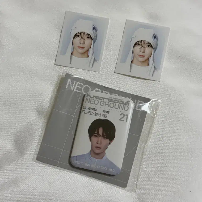 [BUNJANG] NCT WISH Ryo Badge &amp; Proof Photo Bundle Set / 엔시티 위시 료  뱃지 증명사진 굿즈 일괄