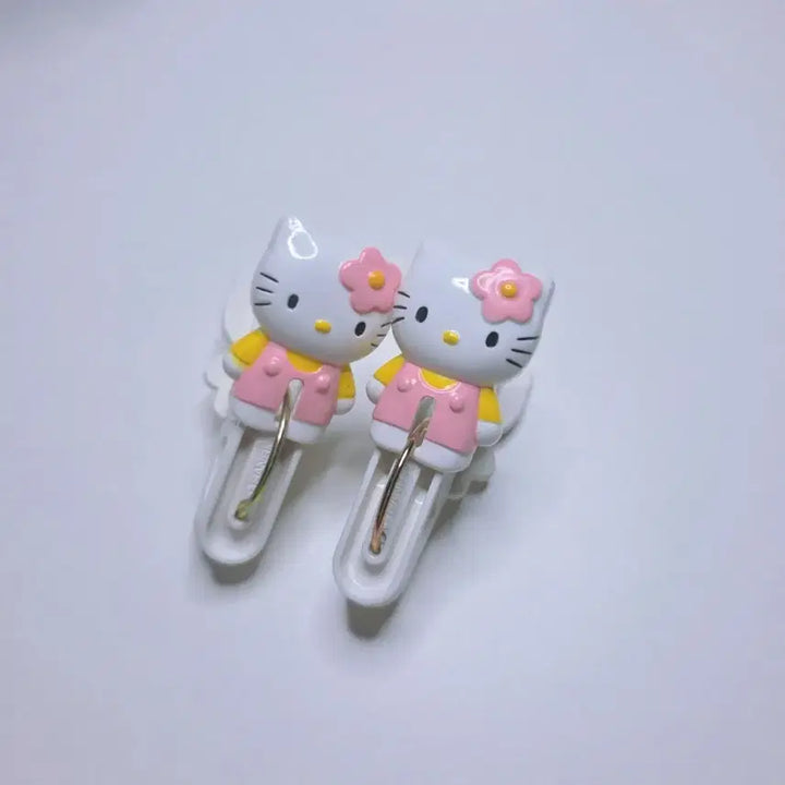 [BUNJANG] Hello Kitty Classic Kawaii Clothes Pins (Set of 2) / 헬로키티 고전 카오하나 집게 빨래집게 방꾸템