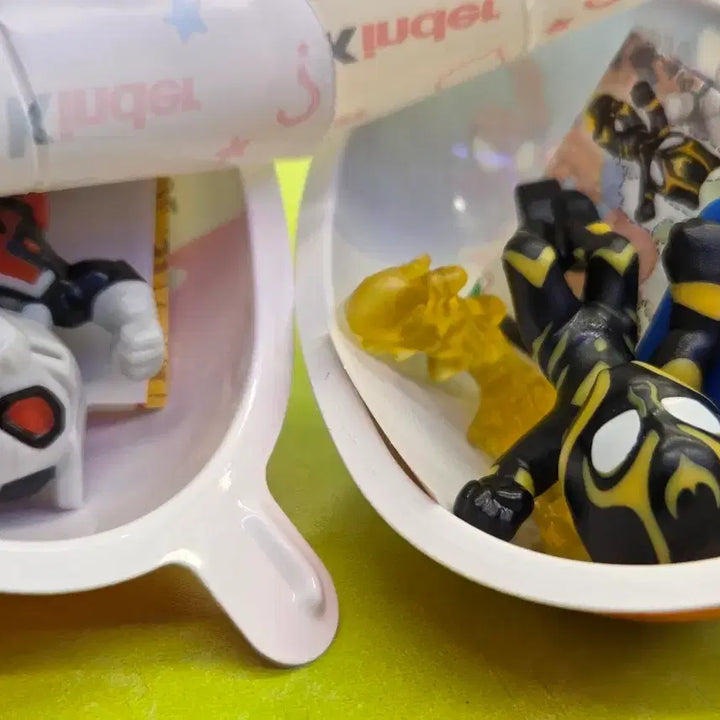 [BUNJANG] Kinder Joy Ant-Man Black Panther Figures (Bundle Set) / 일괄)킨더조이 앤트맨 블랙팬서. 스티커 1개 없음