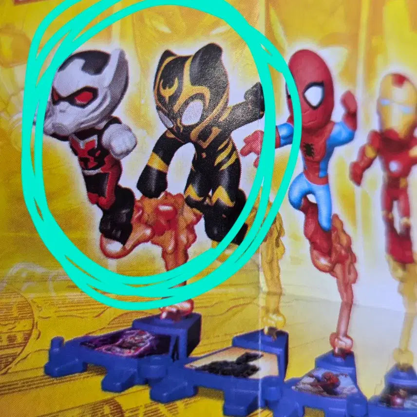 [BUNJANG] Kinder Joy Ant-Man Black Panther Figures (Bundle Set) / 일괄)킨더조이 앤트맨 블랙팬서. 스티커 1개 없음