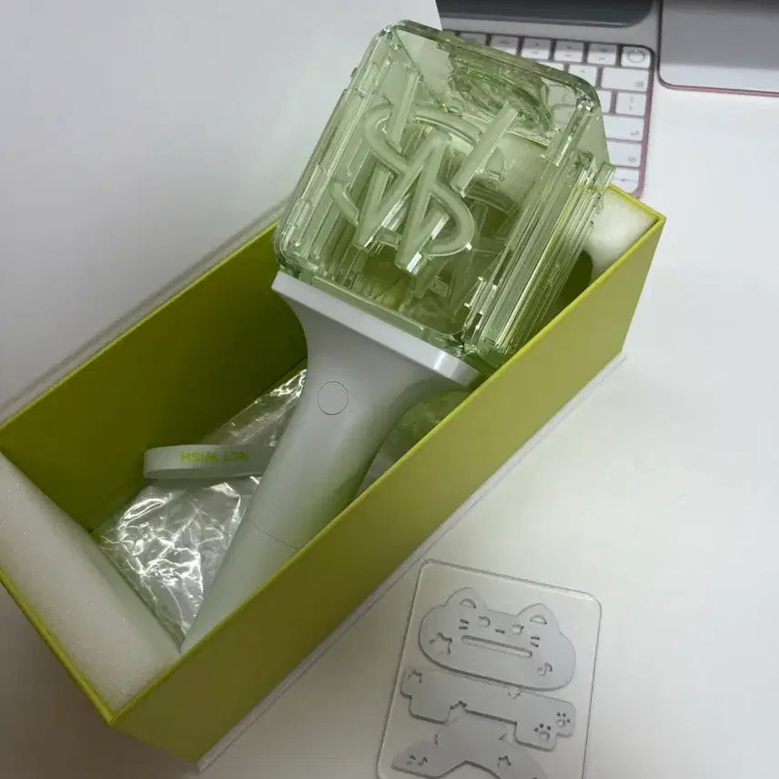 [BUNJANG] NCT WISH Lightstick (Used Once) + Yushi Vans Bundle / 엔시티위시 응원봉1회 사용+유우시반스