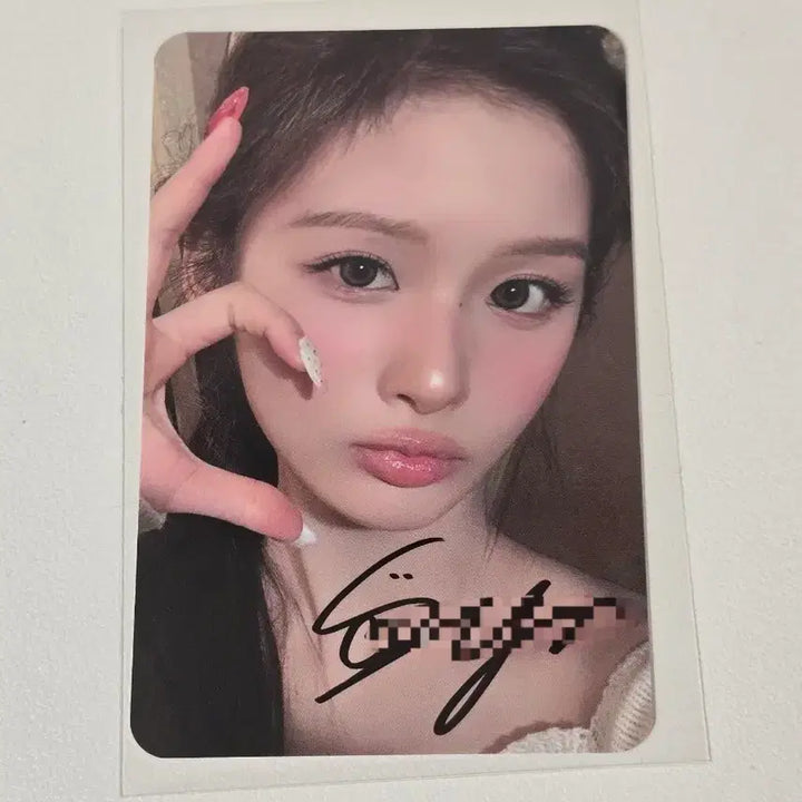 [BUNJANG] NMIXX Seolyoon Signed Photocard / 엔믹스 설윤 싸인 포토카드