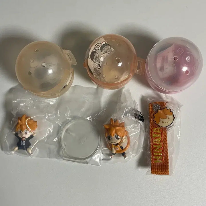 [BUNJANG] Haikyu!! Shoyo Hinata Bundle Set: Jumping Figure, Konnichiwa Keychain, Embroidered Nametag (Sealed) / [일괄] 하이큐 - 히나타 쇼요 피규어, 키링 미개봉 새상품