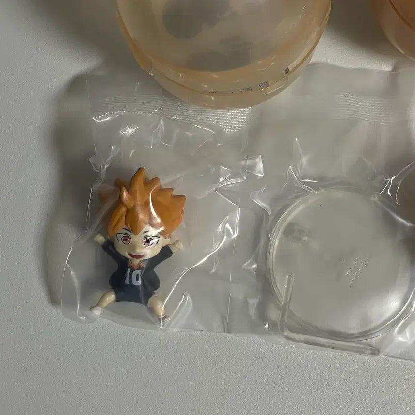 [BUNJANG] Haikyu!! Shoyo Hinata Bundle Set: Jumping Figure, Konnichiwa Keychain, Embroidered Nametag (Sealed) / [일괄] 하이큐 - 히나타 쇼요 피규어, 키링 미개봉 새상품