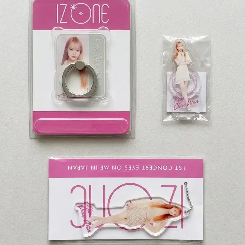 [BUNJANG] IZ*ONE Kim Chaewon Japan Concert Goods Set (Acrylic Stand, Keyring, Phone Ring) / 미개봉) 아이즈원 채원 일본콘서트 굿즈세트 (아크릴스탠드, 키링, 폰링)