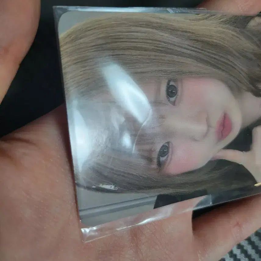 [BUNJANG] fromis_9 Song Hayoung Concert T-Shirt Photocard (Sealed) / 프로미스나인 송하영 콘서트 티셔츠 포카 (미개봉)