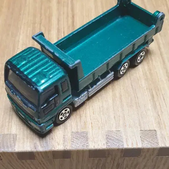 [BUNJANG] Takara Tomy Tomica No. 76 Isuzu Giga Dump Truck / 토미카 No.76 이스즈 기가 덤프트럭
