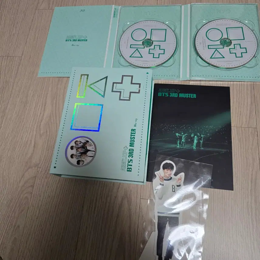 [BUNJANG] BTS SUGA 3rd Muster Blu-ray Full Set with Standee / 방탄 머스터3기 블루레이 윤기 등신대 포함 풀셋양도. BTS SUGA 머삼터