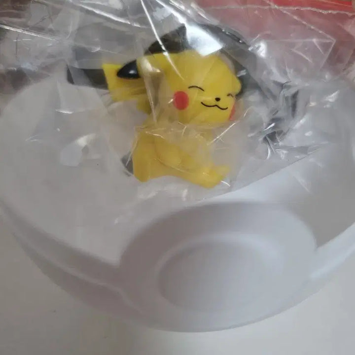 [BUNJANG] Pokemon Poké Ball Ice Figure Pikachu / 포켓몬 몬스터볼 아이스 피규어 [피카츄]