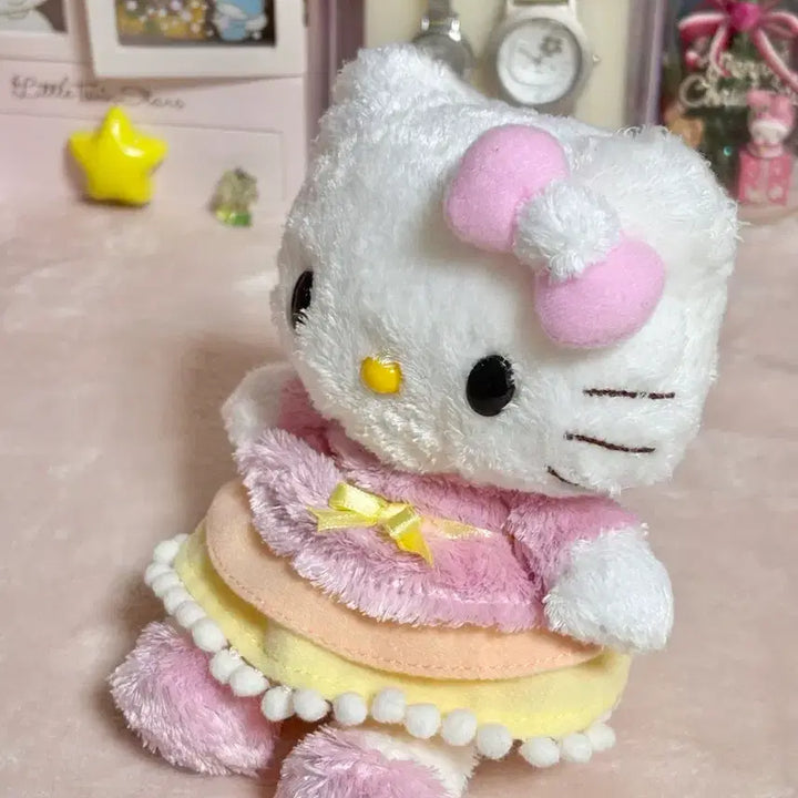 [BUNJANG] Vintage Sanrio Hello Kitty Doll with Dress, Pom-pom, and Ribbon / 고전 빈티지 산리오 헬로키티 인형 원피스 폼폼이 리본