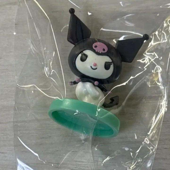 [BUNJANG] Kuromi Figure with Stand / 쿠로미 피규어