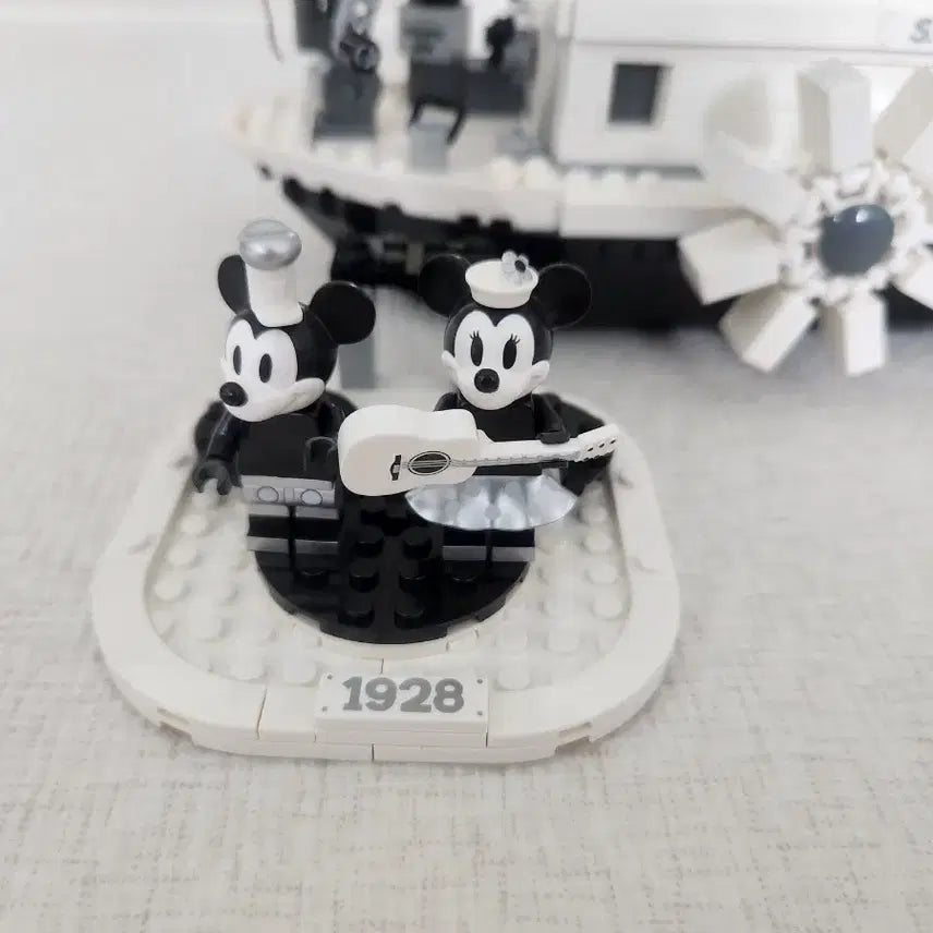 [BUNJANG] LEGO Ideas 21317 Steamboat Willie (Disney Mickey Mouse, Discontinued Set, Assembled) / 레고 아이디어 21317 증기선 윌리 (미키마우스 단종판/조립품)