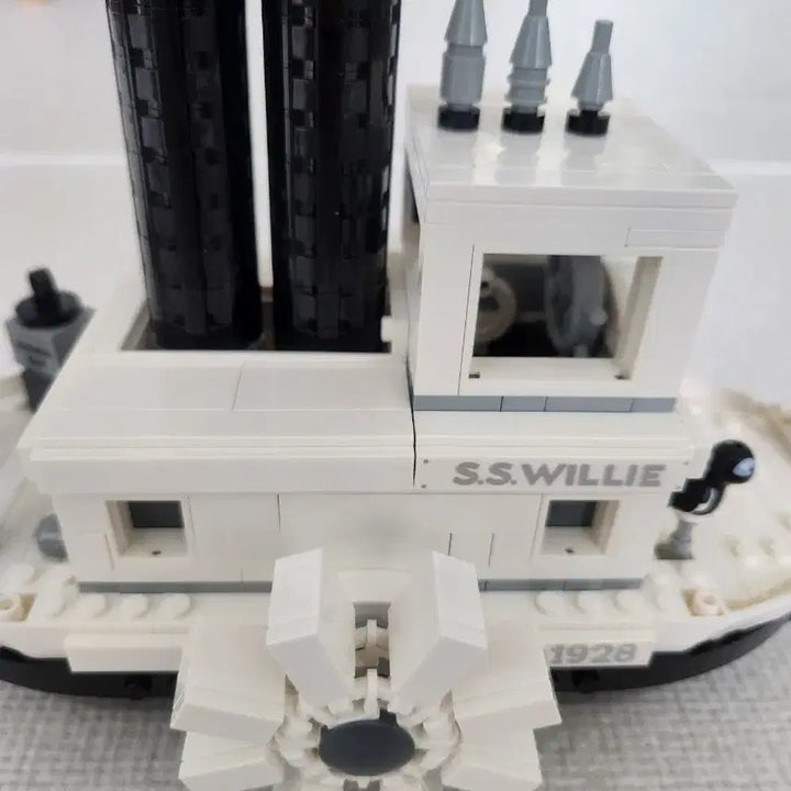 [BUNJANG] LEGO Ideas 21317 Steamboat Willie (Disney Mickey Mouse, Discontinued Set, Assembled) / 레고 아이디어 21317 증기선 윌리 (미키마우스 단종판/조립품)