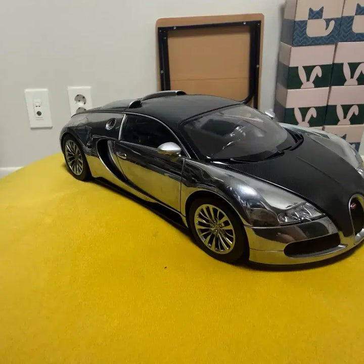 [BUNJANG] 1:18 Scale Bugatti Diecast Model - Glossy Silver / 1:18 부가티 실버유광 다이캐스트