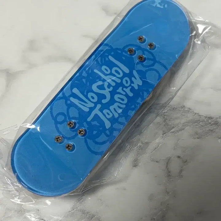 [BUNJANG] Alpha Drive One No School Tomorrow MD Board Keyring / 알파드라이브원 알디원 no school tomorrow MD 보드 키링