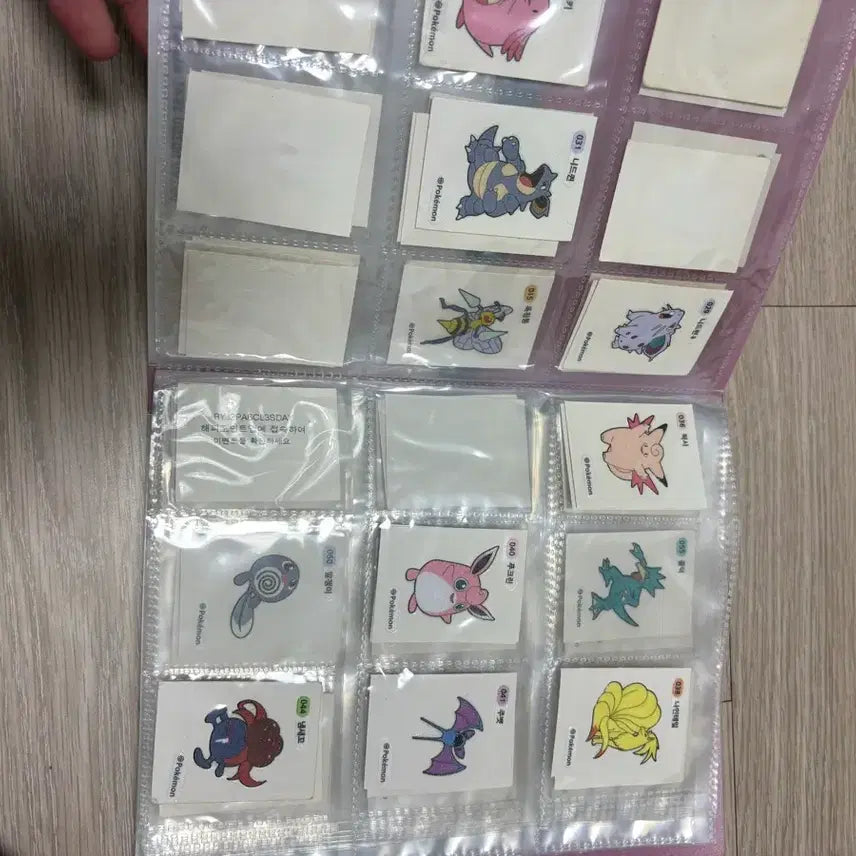 [BUNJANG] Pokemon Stickers Album &amp; 90+ Stickers Bundle Set / 포켓몬 띠부띠부씰 앨범과 나의모든 정성 스티커90개 이상 일괄 판매