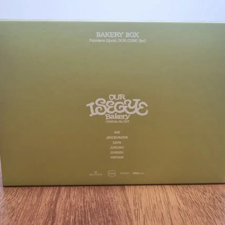 [BUNJANG] Our Bakery Box &amp; Cup Bundle / (급처) 이세돌 아우어베이커리 박스와 컵 팝니다ㅠㅠ