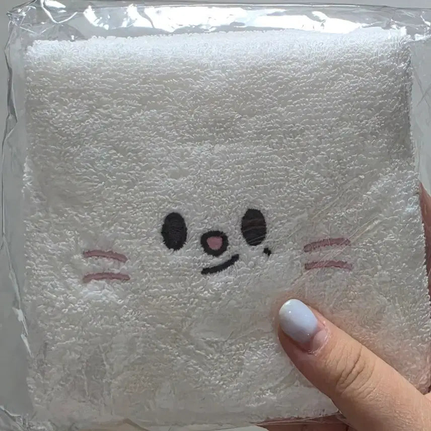 [BUNJANG] SEVENTEEN Jinni Let Towel (Fan Meeting Entrance Gift) (Sealed) / (미개봉)지니렛 수건(타월) (팬미팅 입장기프트)