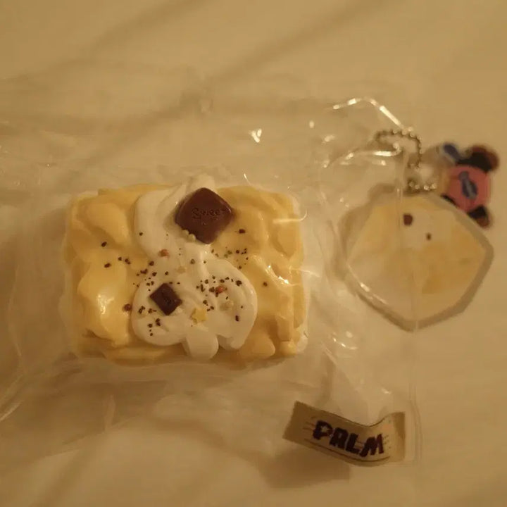 [BUNJANG] Palm Banana Cake Squishy Toy / Palm 팜 바나나 케이크 말랑이 샤오홍슈