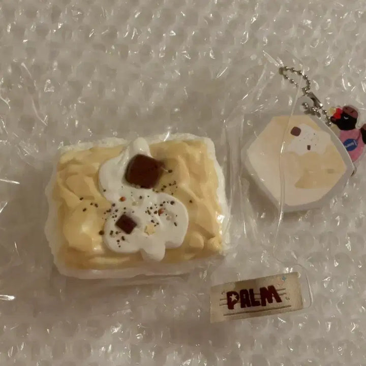 [BUNJANG] Palm Banana Cake Squishy Toy / Palm 팜 바나나 케이크 말랑이 샤오홍슈
