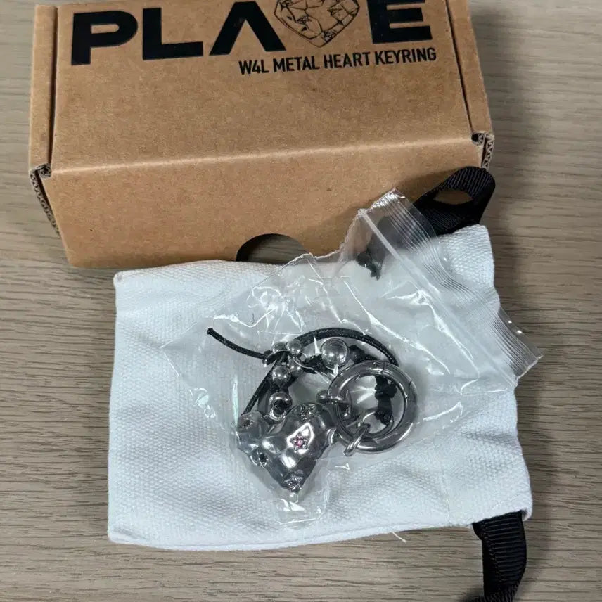 [BUNJANG] PLAVE Metal Heart Keyring / 플레이브 메탈 하트 키링