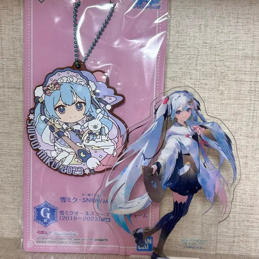 [BUNJANG] Yuki Miku 2018 2023 Acrylic Standee Rubber Strap Bundle Set / 유키미쿠 아크릴 아크스타 러버스트랩 2018 2023