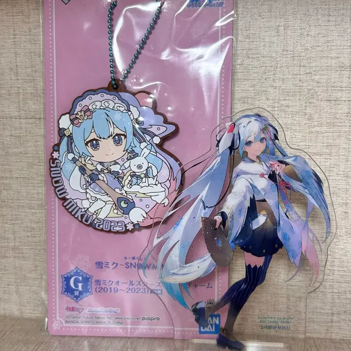 [BUNJANG] Yuki Miku 2018 2023 Acrylic Standee Rubber Strap Bundle Set / 유키미쿠 아크릴 아크스타 러버스트랩 2018 2023