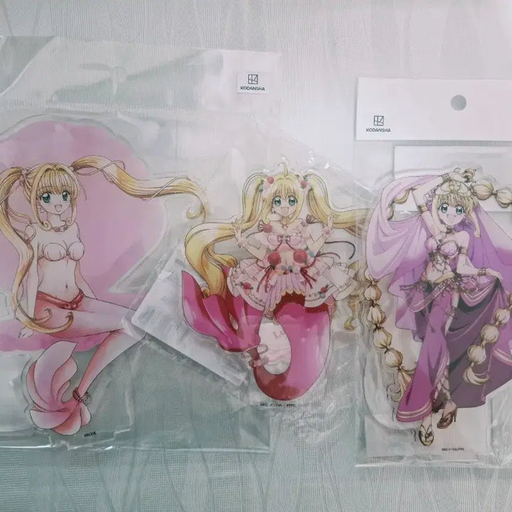 [BUNJANG] Peach Girl Lucia Acrylic Stand 3 Types Bundle Set / 피치피치핏치 루치아 아크릴스탠드 3종 일괄