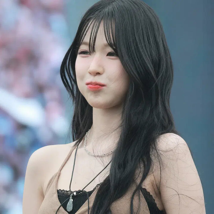 [BUNJANG] fromis_9 Baek Ji-heon Rare Data Photocard (Close-up Included) / 260704 백지헌 레어 데이터 1800(클로즈업 사진 포함)