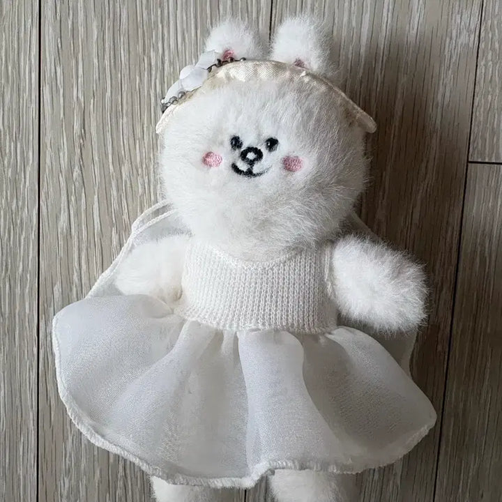 [BUNJANG] LINE FRIENDS Cony Wedding Dress Doll Keyring Set / 라인프렌즈 코니 쁘띠 클로젯 인형 키링 웨딩드레스세트 팝니다