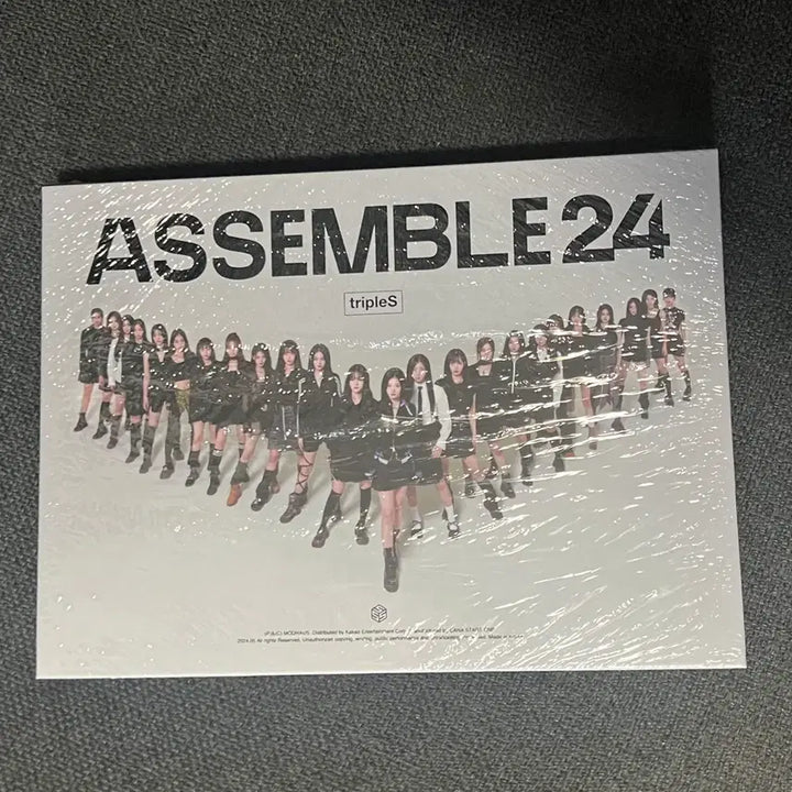 [BUNJANG] tripleS 1st Album ASSEMBLE24 Ver. C / tripleS 정규 1집 ASSEMBLE24 C ver.