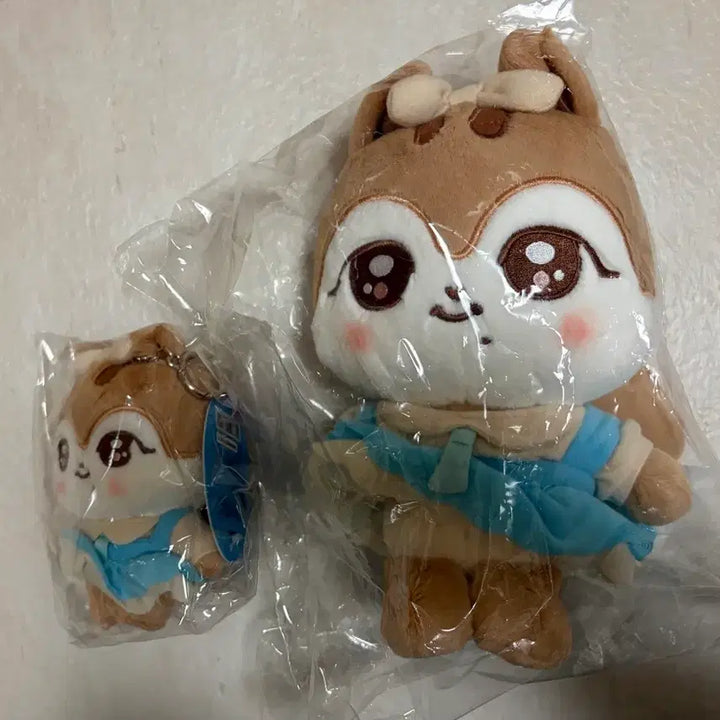 [BUNJANG] IVE Gaeul Everland Mini-V Star Plush &amp; Keychain Set / 아이브 가을 에버랜드 팝업 미니브 인형 달이 캐스트 플러시 &amp; 키링