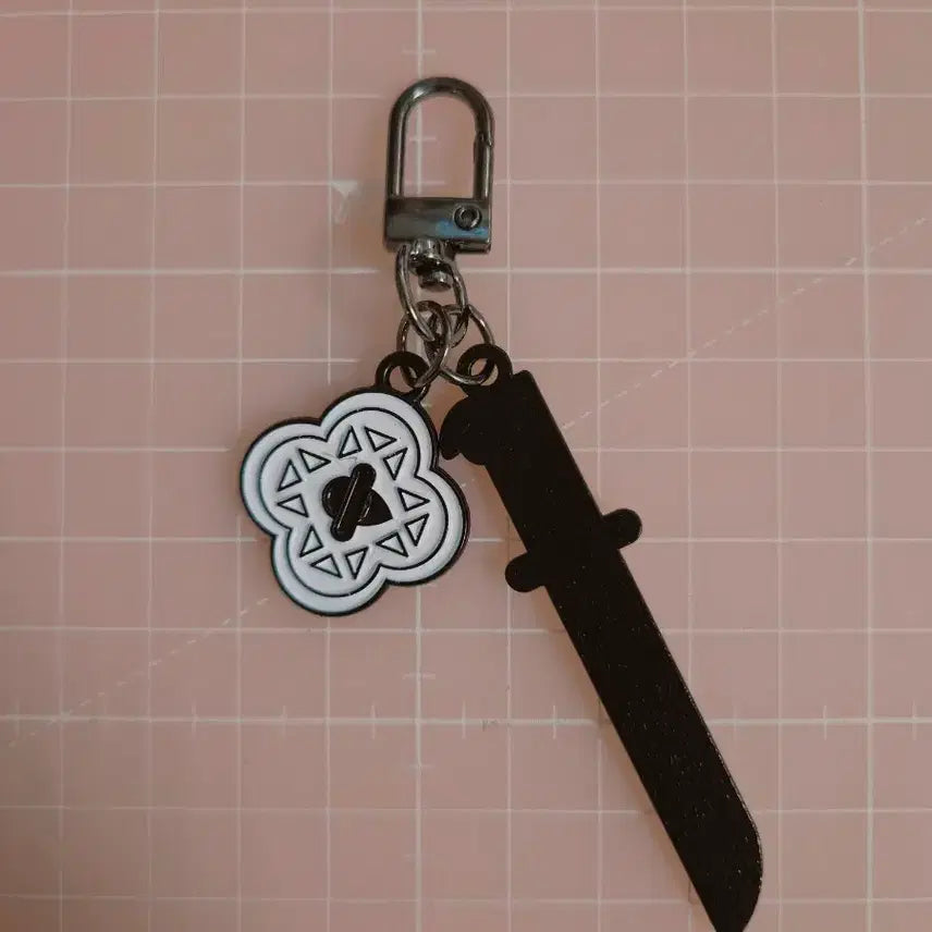 [BUNJANG] Demon Slayer Agatsuma Zenitsu Nichirin Sword Keychain / 귀멸의칼날 아가츠마 젠이츠 일륜도 키링 판매
