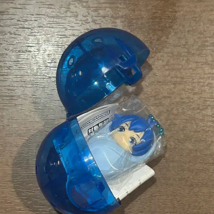 [BUNJANG] Vocaloid Kaito Baby Carrier Gacha Figure / 보컬로이드 카이토 포대기 가챠